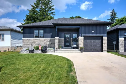 125 Maplecroft Court, ON K7G 0A6