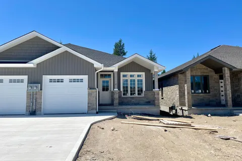 616 25TH Avenue, ON N4N 3B8