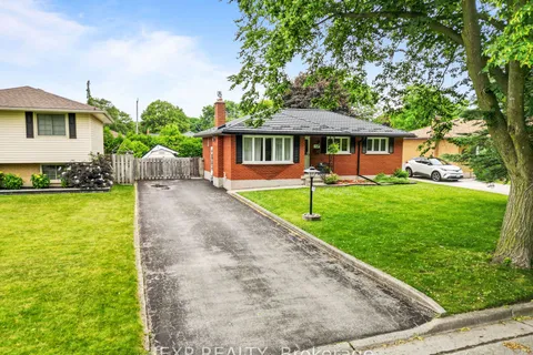 14 Pickwick Crescent, ON N5V 2P8