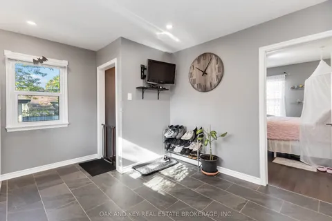 87 Elgin Street, ON N5Z 2T4