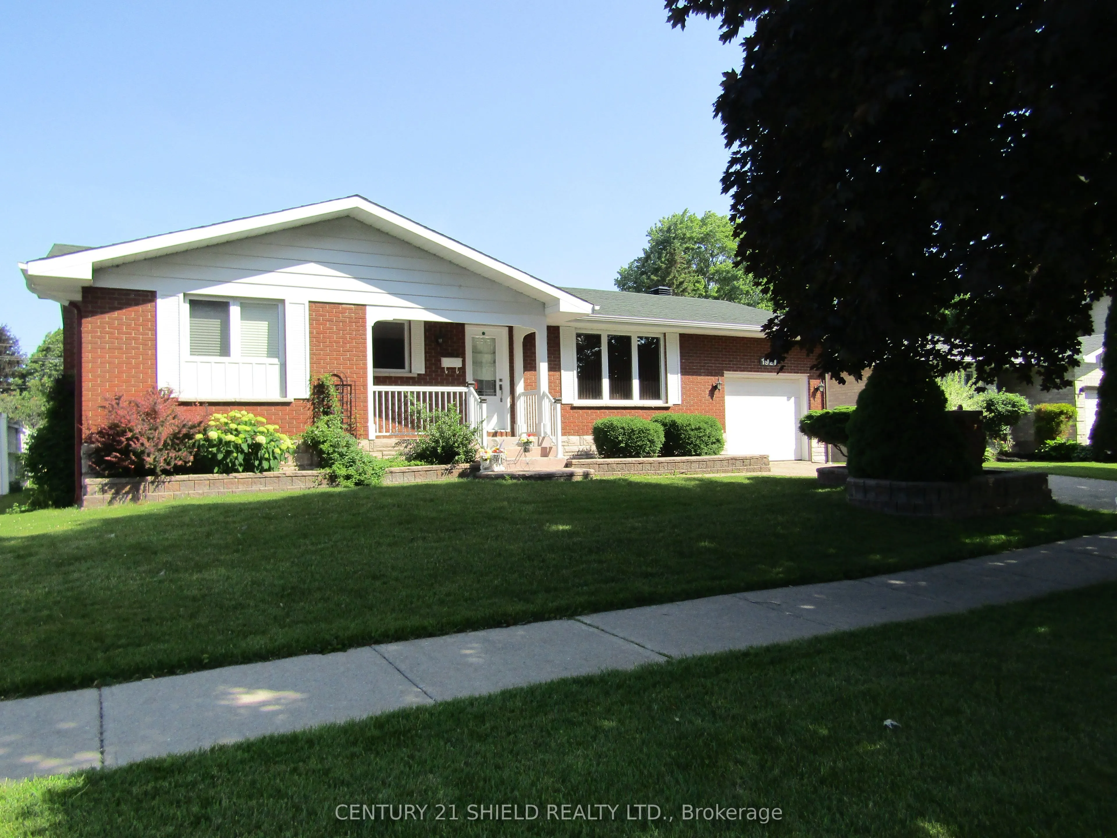 1921 Concorde Avenue, ON K6H 6M3