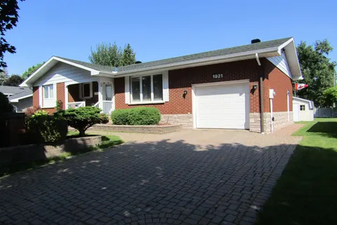 1921 Concorde Avenue, ON K6H 6M3
