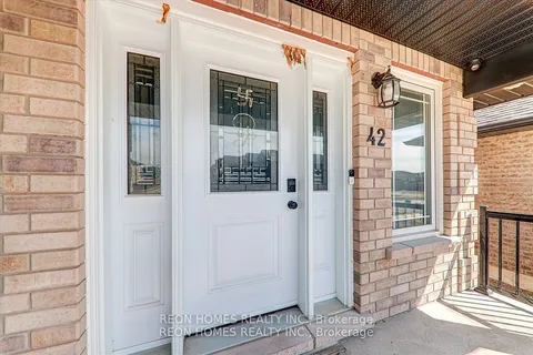 42 York Drive, ON K9H 5B9