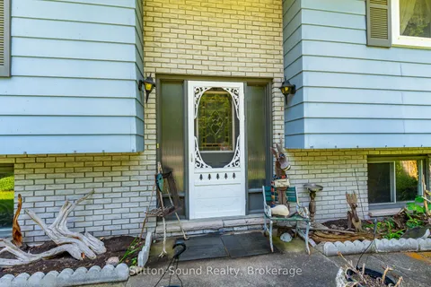 17 Front Street, ON N0H 1P0