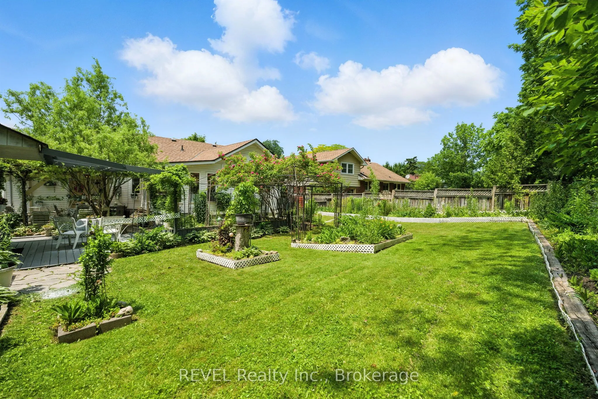 147 VILLAGE Road, ON L2T 3C4