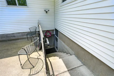 147 VILLAGE Road, ON L2T 3C4