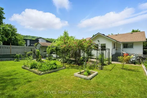 147 VILLAGE Road, ON L2T 3C4