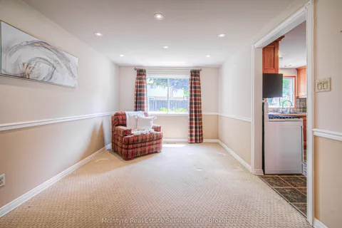 469 Hunterswood Court, ON N2K 3E7
