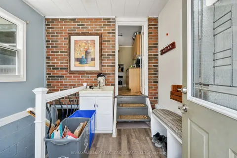 2 Park Lane, ON K9A 0X9