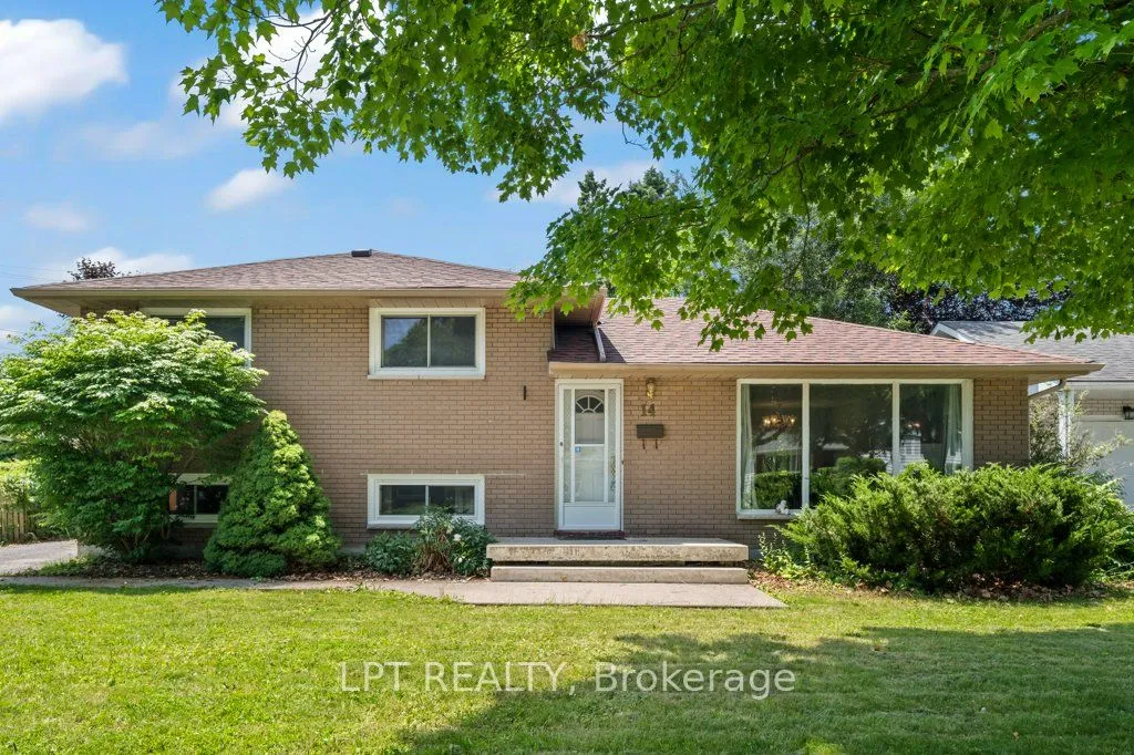 14 Herchmer Crescent, ON K7M 2V9