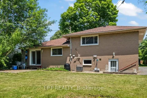 14 Herchmer Crescent, ON K7M 2V9