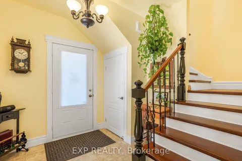 93 High Street, ON K6A 1B4
