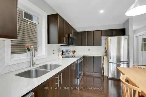 414 Vendevale Avenue, ON K2S 0M6