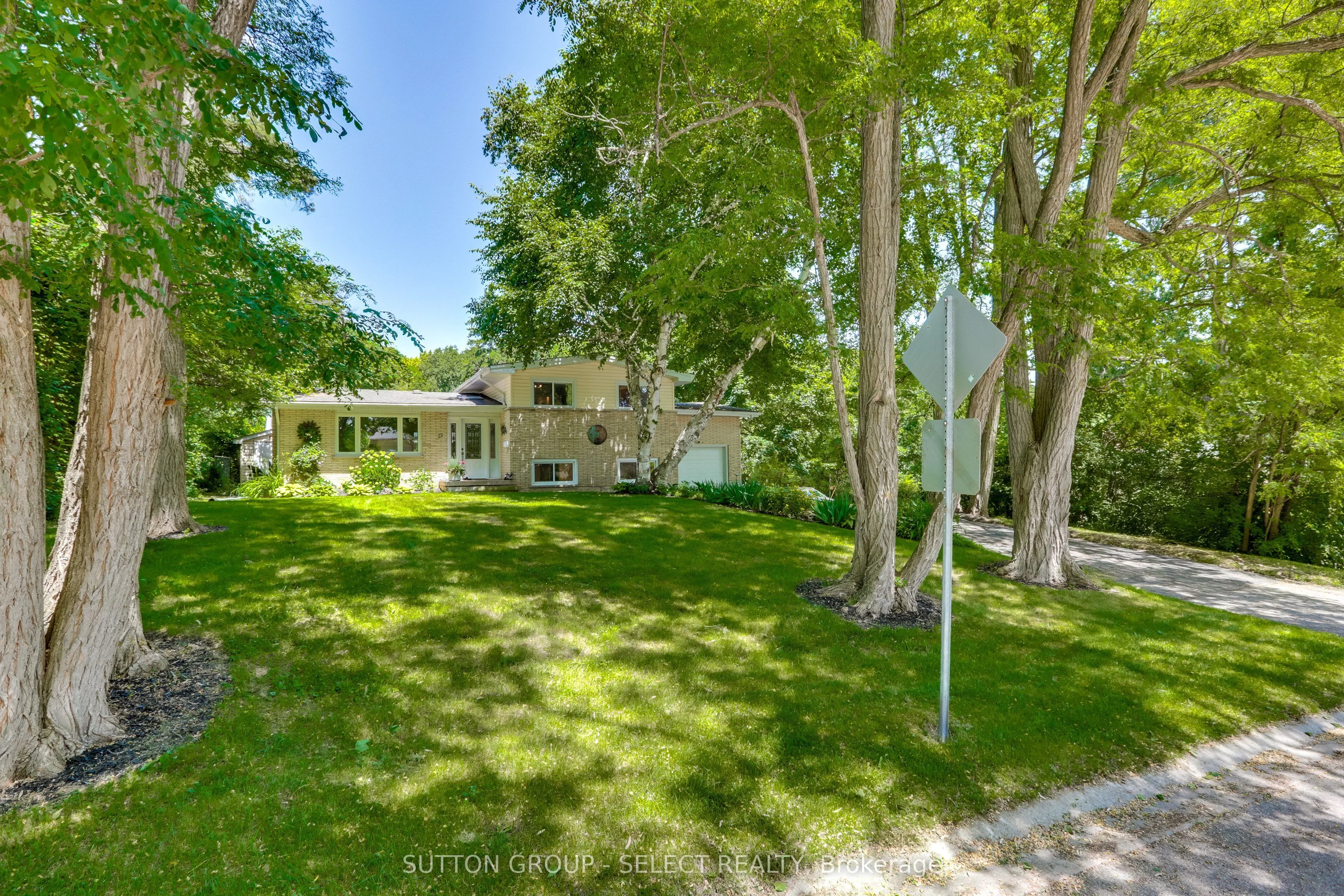 21 Brentwood Crescent, ON N6G 1X4