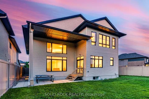 326 Memorial Grove, ON K1X 0C8