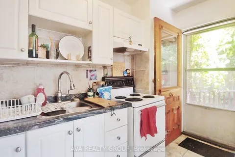 554 Highcroft Avenue, ON K1Z 5J5