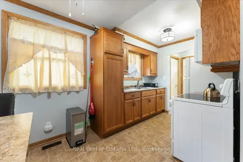 30 Rainbow Court, ON L3C 6R4