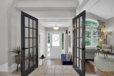 23 Windgate Crescent, ON K2M 2X1