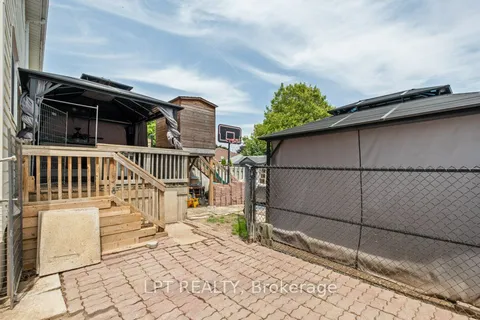 975 Warburton Crescent, ON K7M 8L1