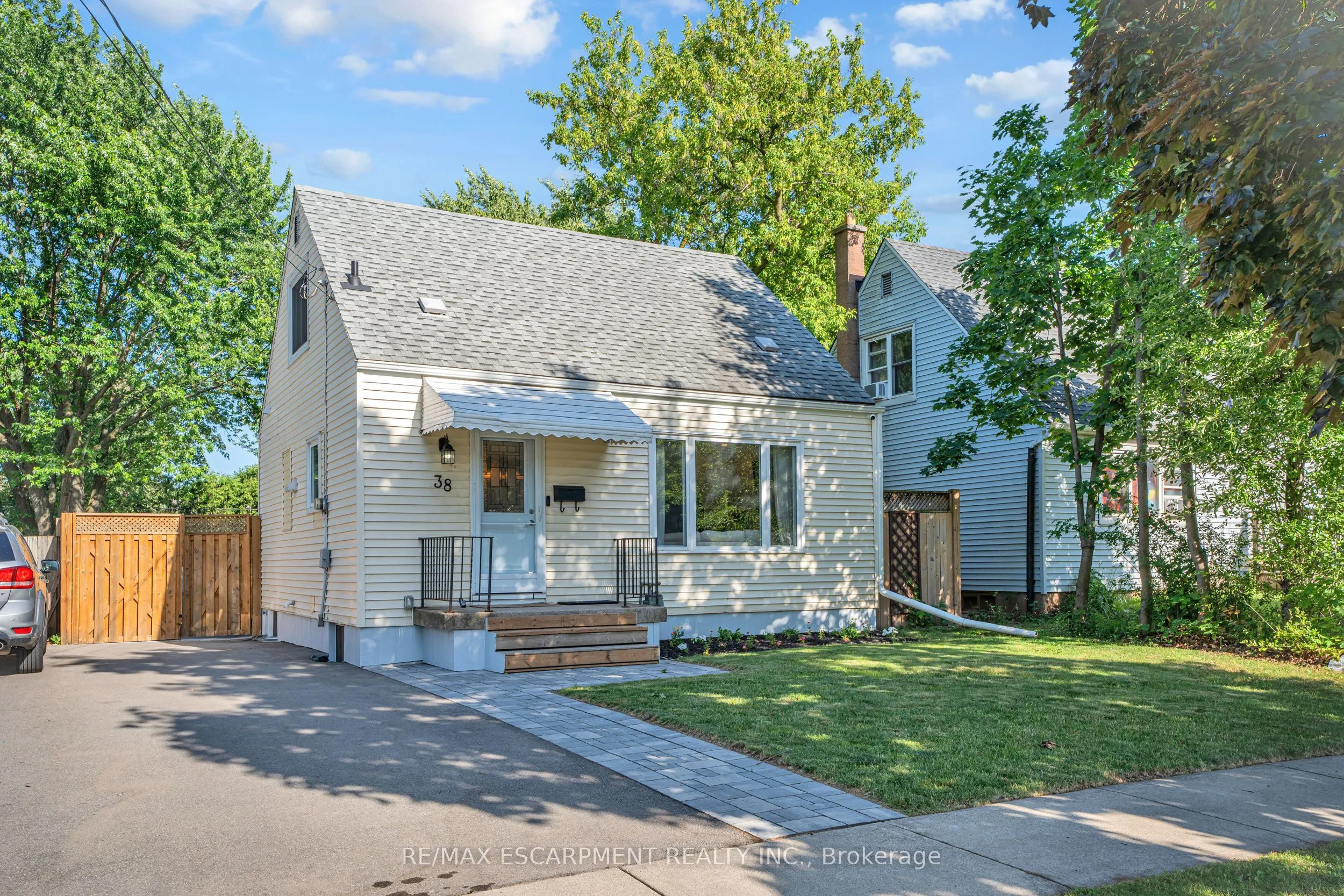 38 Eastvale Place, ON L8H 1P1