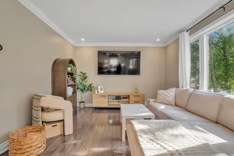 38 Eastvale Place, ON L8H 1P1