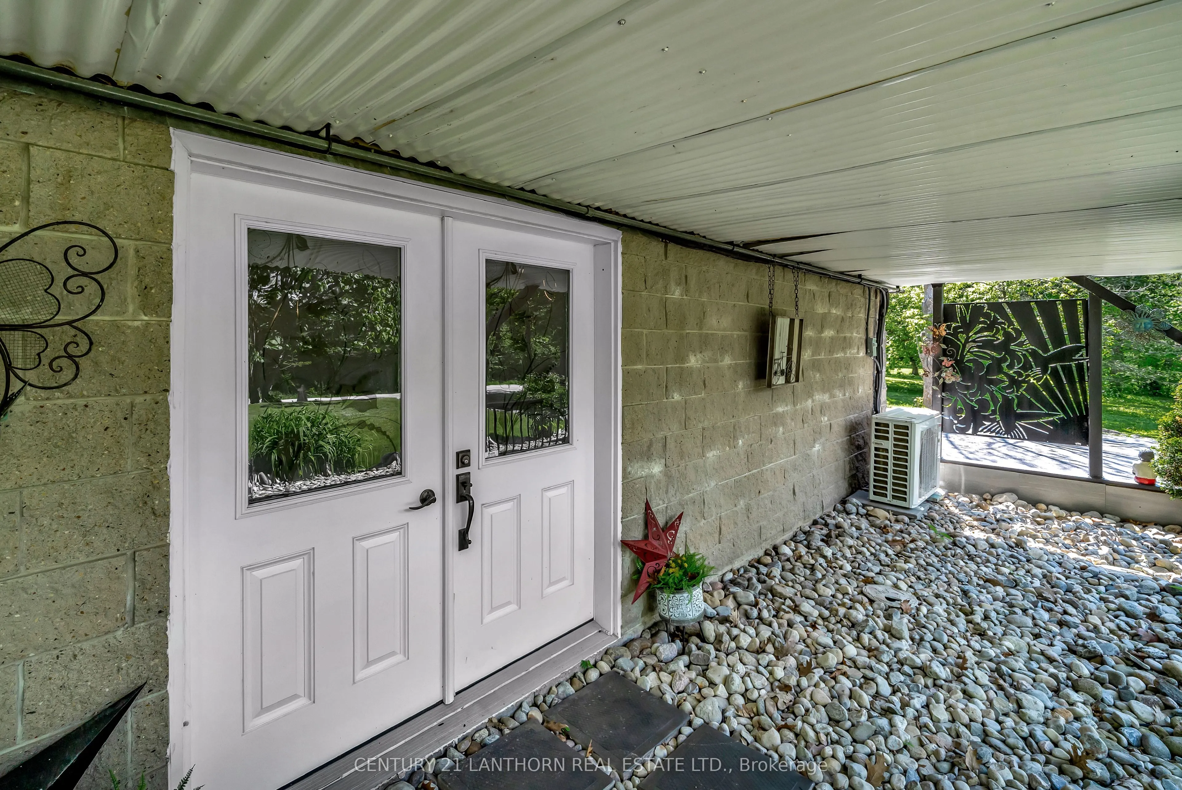 11807 LOYALIST Parkway, ON K0K 2T0