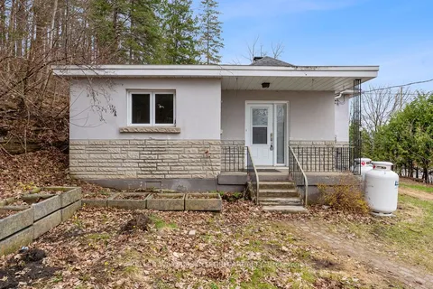 3722 St Joseph Boulevard, ON K4A 0Z5