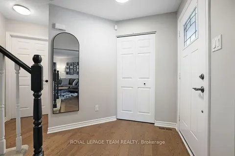 8 Black Rivers Place, ON K2M 2E2