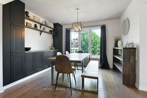 8 Black Rivers Place, ON K2M 2E2
