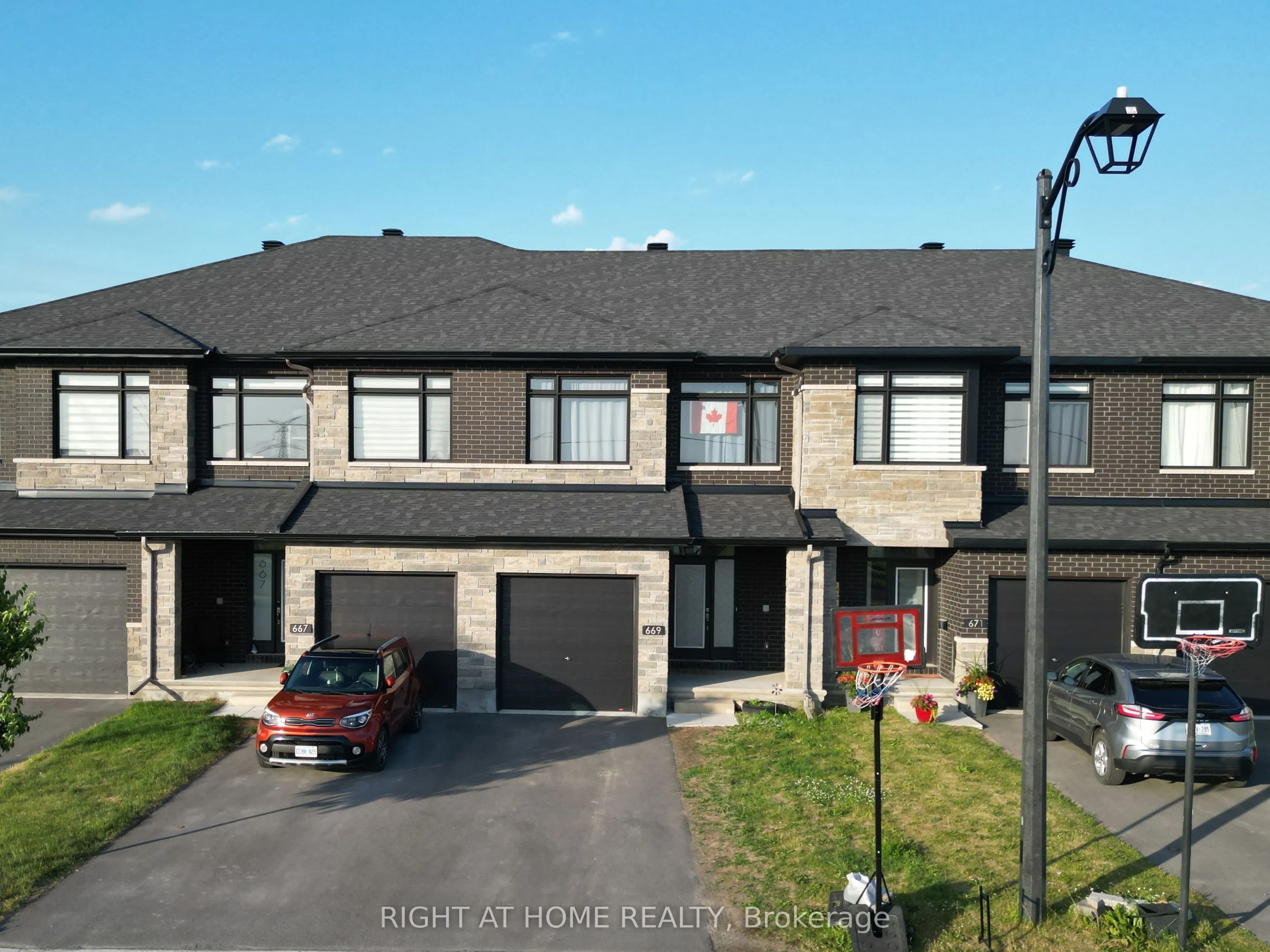 669 Cordelette Circle, ON K1W 0P2