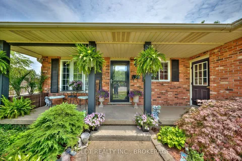 15 PINOAK Court, ON L3C 6V5