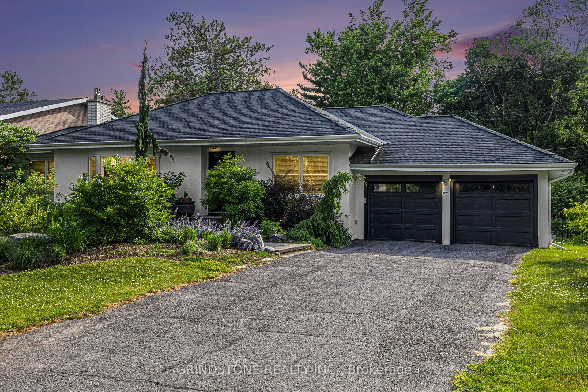 824 Melwood Avenue, ON K2A 3C3
