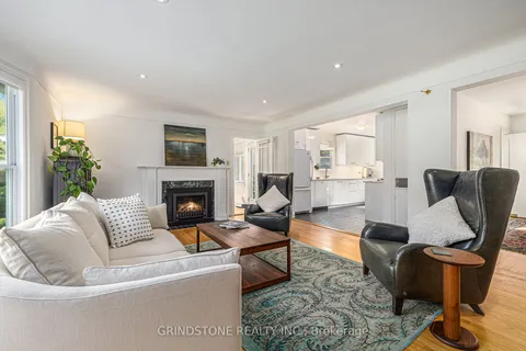824 Melwood Avenue, ON K2A 3C3