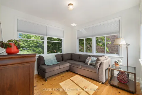 824 Melwood Avenue, ON K2A 3C3