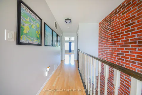 18 Roxborough Court, ON L2M 6E3