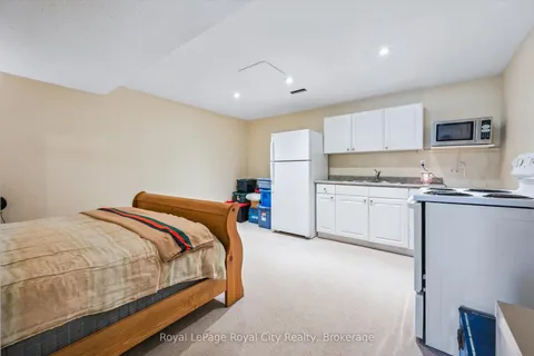 9 Dunhill Crescent, ON N1H 8A3