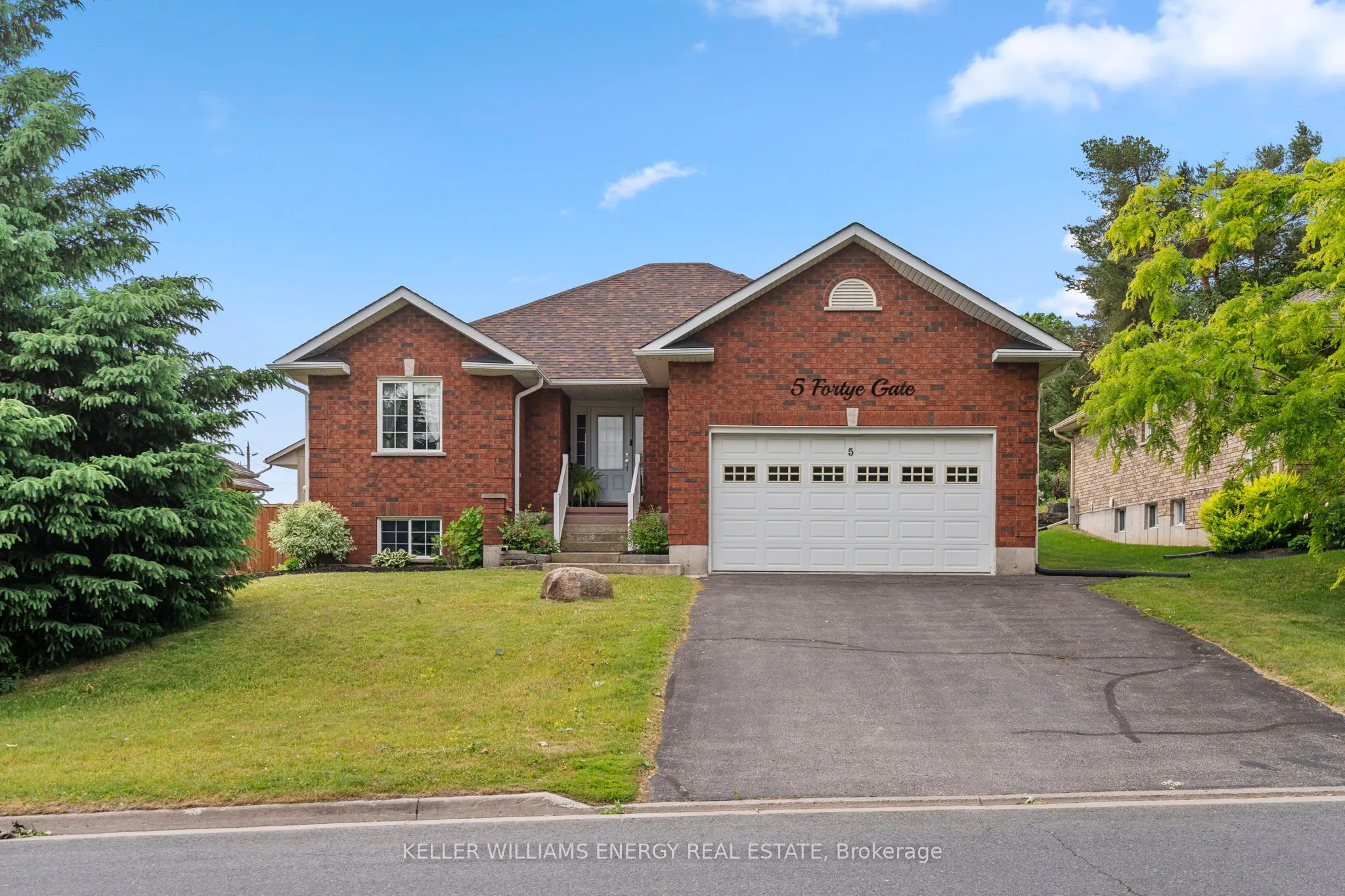 5 Fortye Gate, ON K9K 2E7
