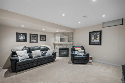 13 Bronte Court, ON L9H 7N2