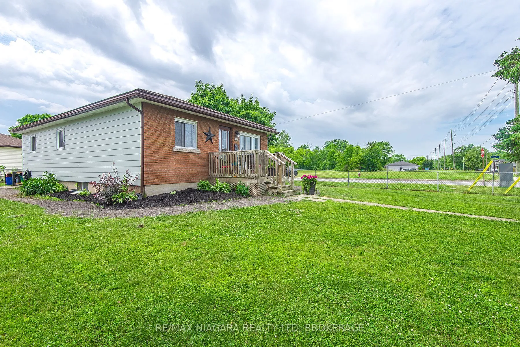 574 Broadway Street, ON L3C 5M5