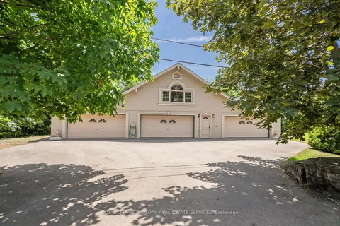 11 Winona Park Road, ON L8E 5E9