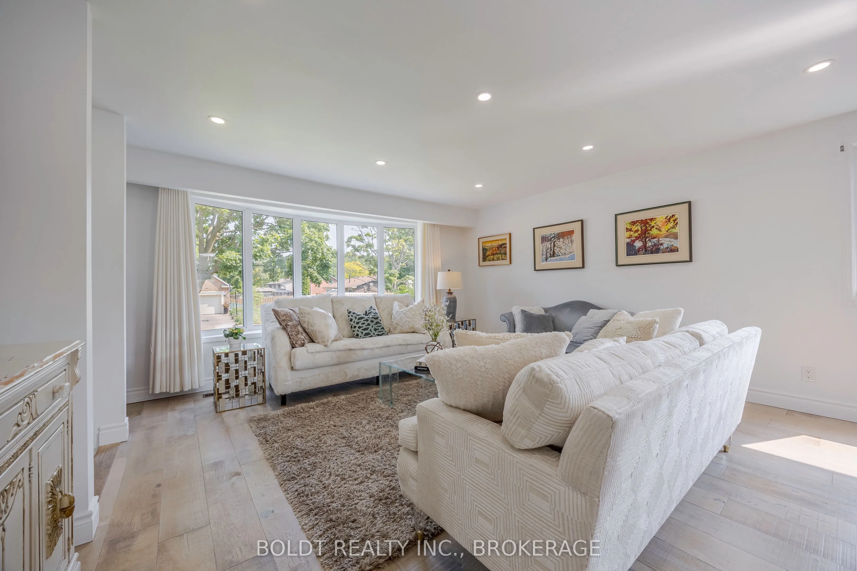 5 Woodgarden Court, ON L2M 7C9