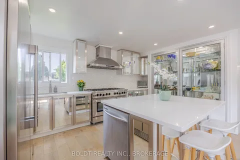 5 Woodgarden Court, ON L2M 7C9