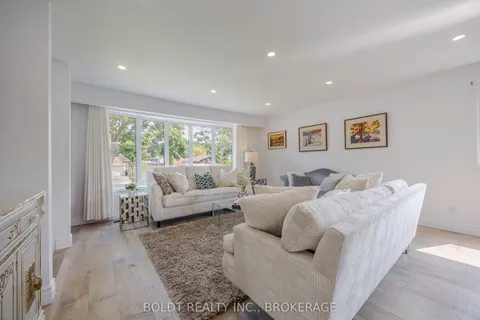 5 Woodgarden Court, ON L2M 7C9