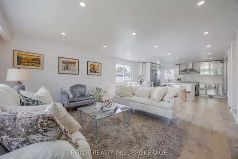 5 Woodgarden Court, ON L2M 7C9