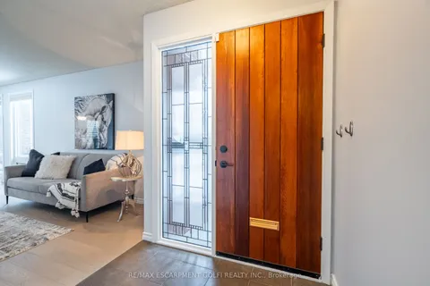 65 Hillcrest Avenue, ON L2R 4Y4