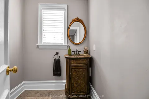 211 Northcote Place, ON K1M 0Y7