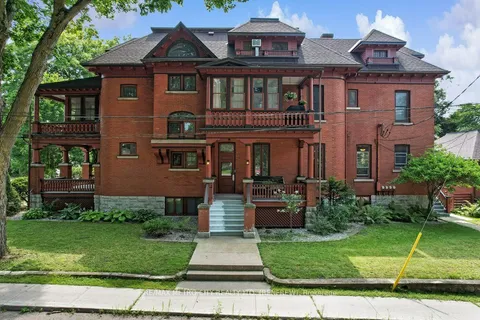 154 Quarry Avenue, ON K7V 2W4