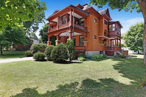 154 Quarry Avenue, ON K7V 2W4