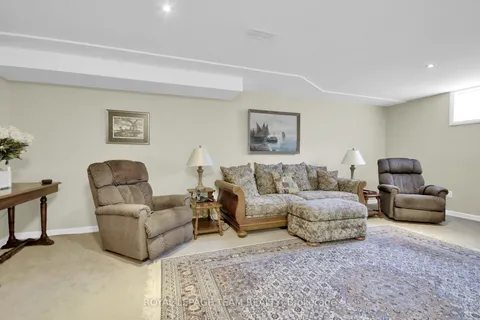 8 Stonecroft Terrace, ON K2K 2T9