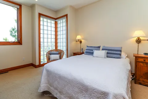 224 Blueski George Crescent, ON L9Y 0V6